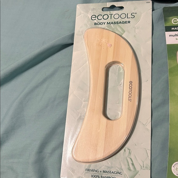 EcoTools Bamboo Massager and Roller Set with Black Scrubber - Picture 2 of 6